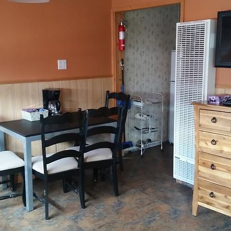 Fort Motel Форт-Маклеод Экстерьер фото