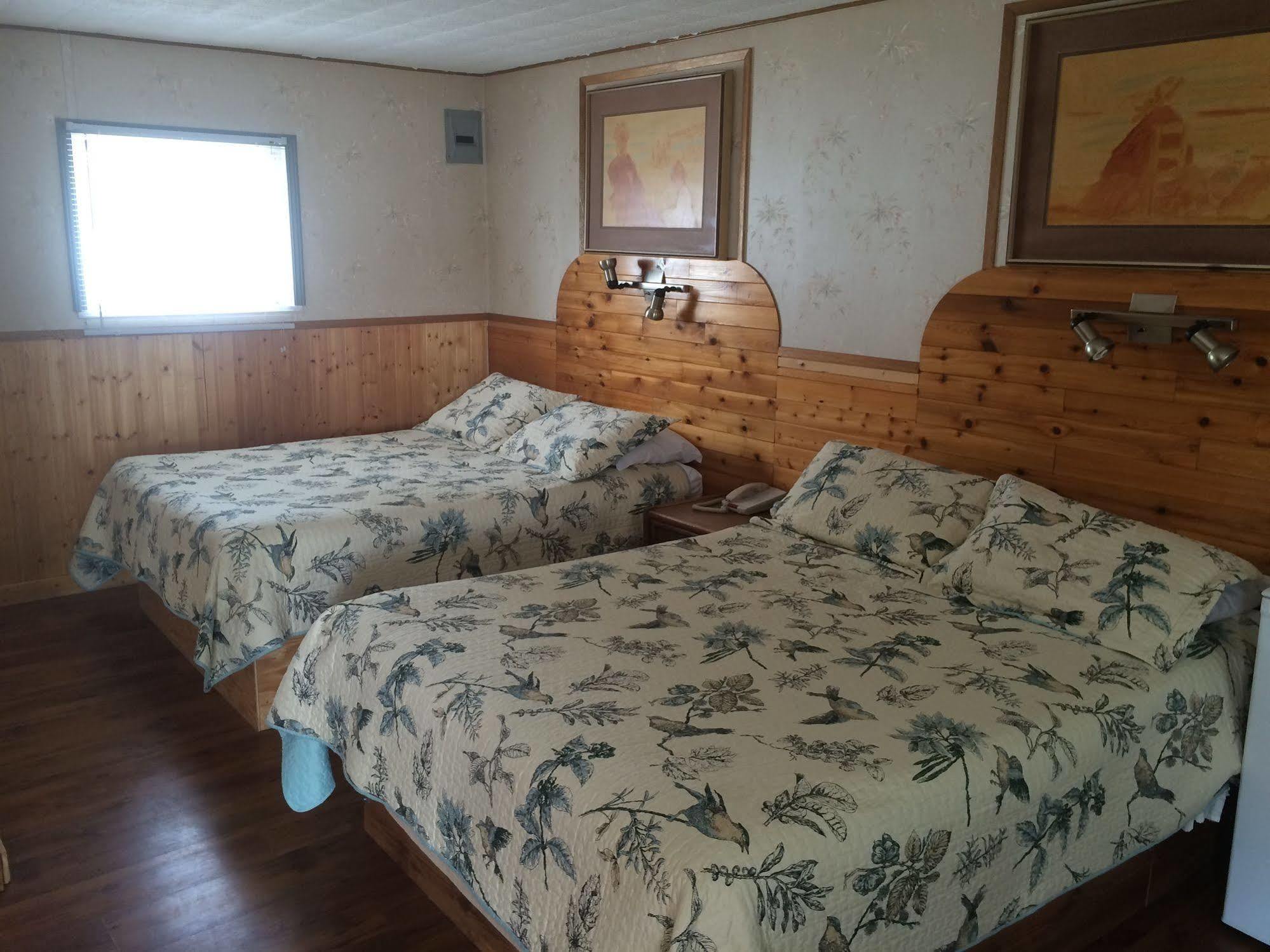 Fort Motel Форт-Маклеод Экстерьер фото